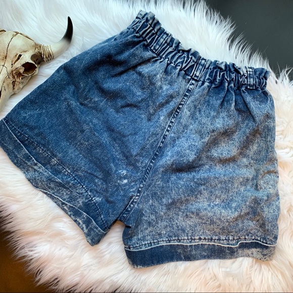 v i n t a g e :: Acid Wash High Rise Denim Shorts - Picture 6 of 7